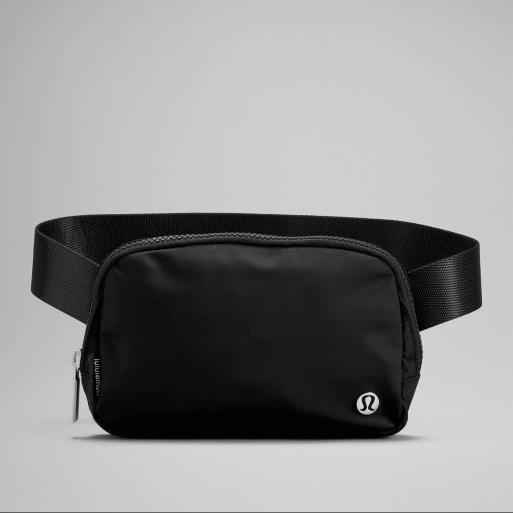 Lululemon Everywhere Belt Bag- Black NWT